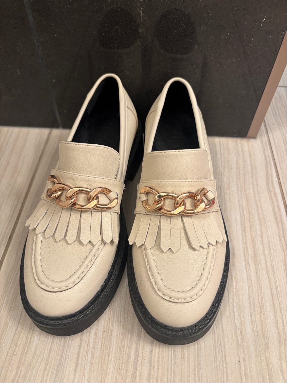 Bellini Cream Fringed Loafers with Gold Chain